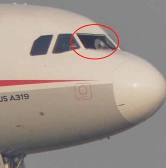 媒体评川航事件:赞美英雄的同时不能忽视航空