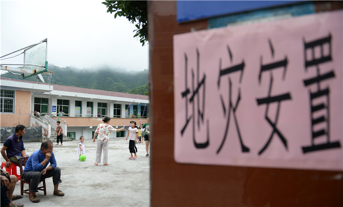 7月10日拍摄的湖南省湘西土家族苗族自治州泸溪县解放岩乡临时安置点。新华社发(陈振海摄)