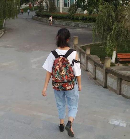 ▷父母、弟弟先后陷入中绿传销组织,家,如今只剩下了李雯一人