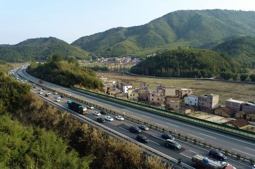 2021春运时代,广贺高速广宁路段车流情形