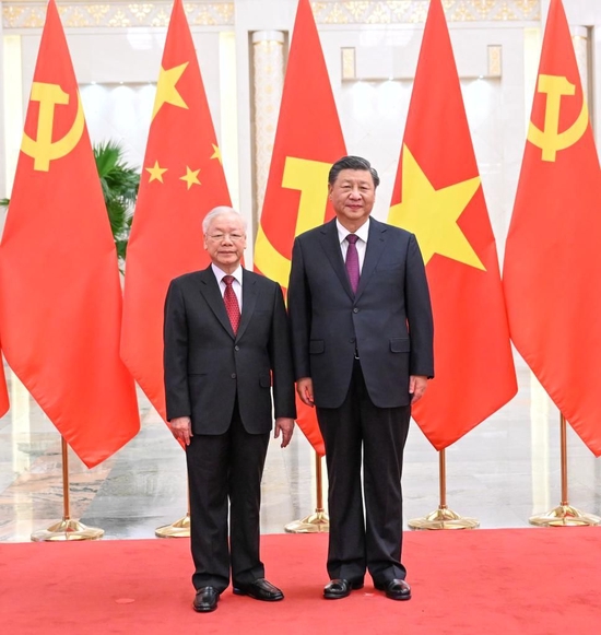 10月31日，中共中央总书记、国家主席习近平在北京人民大会堂同越共中央总书记阮富仲举行会谈。
