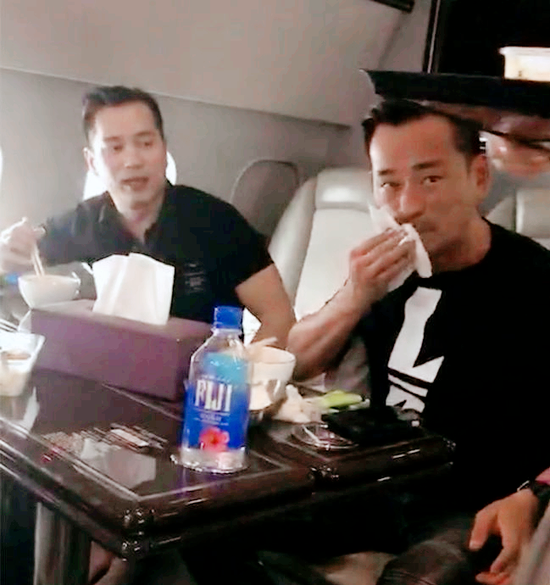 ·洗米华和陈荣炼(左)合照。