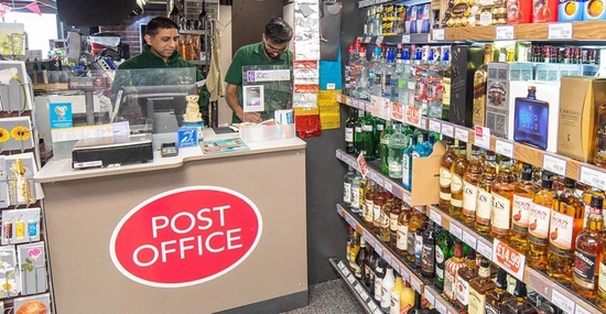 ·超市里的英国邮局柜台。