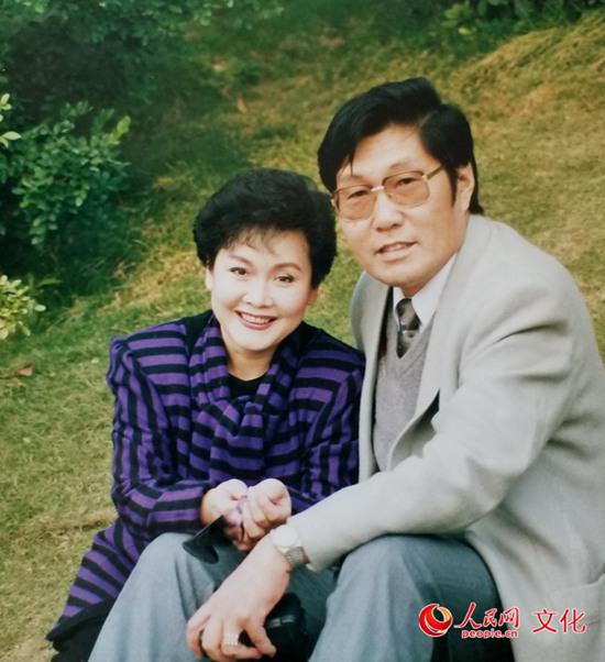李谷一与丈夫肖卓能生活照