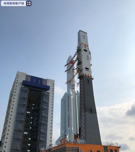 空间站天和核心舱器箭组合体转运至发射区