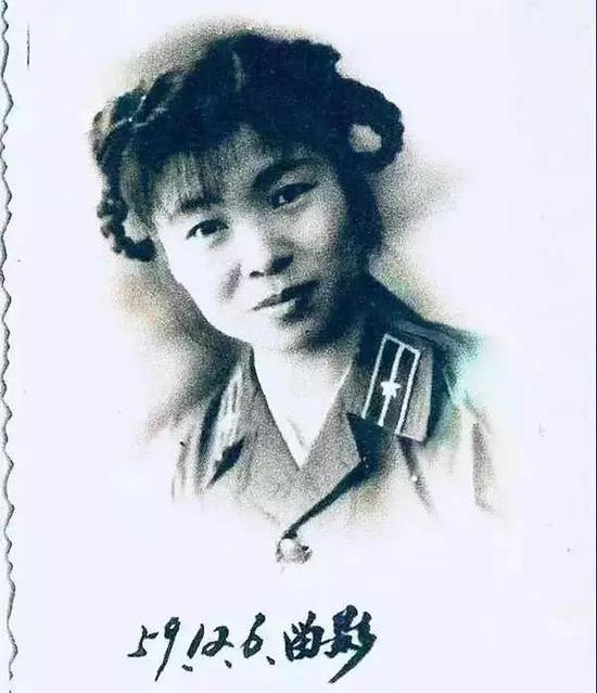 她又很不平凡: