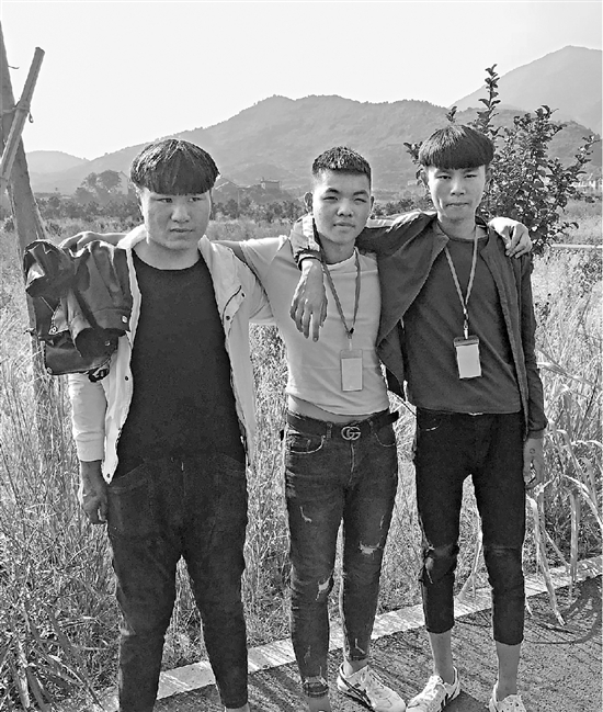 从左到右分别是王富昌、徐超,吴浩哲。