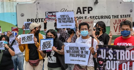 菲律宾民众反对美国在菲驻军。图：BBC