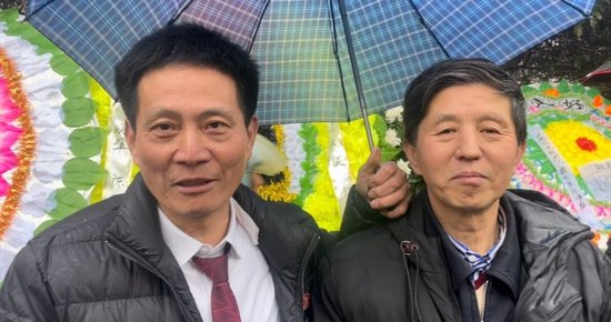 包先生與吳先生。(左為包先生)圖/九派新聞周雨禾