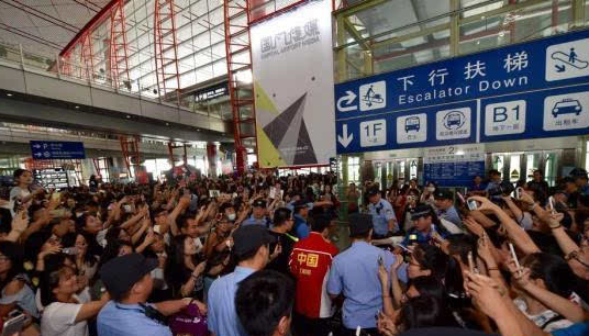 ·2016年里約奧運會後，大量粉絲聚集首都機場，慶祝中國乒乓球隊凱旋。