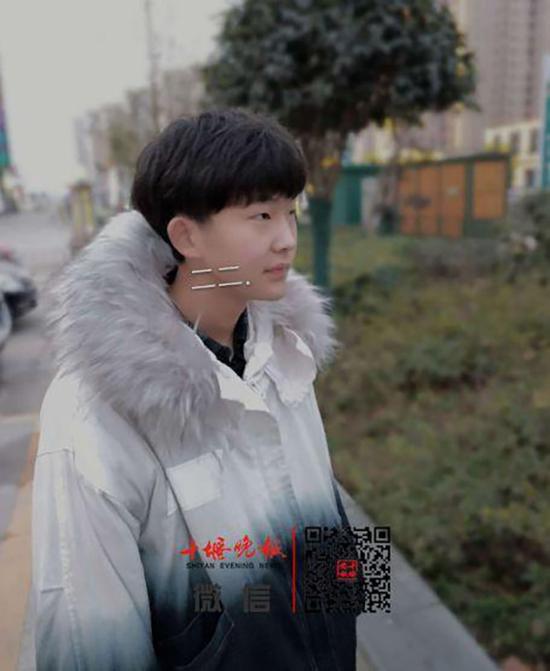 15岁少年为救落水同学溺亡 民警父亲：是大义之举