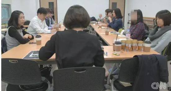 ▲女性在求职时遭遇歧视的现象在韩国十分普遍。图据CNN