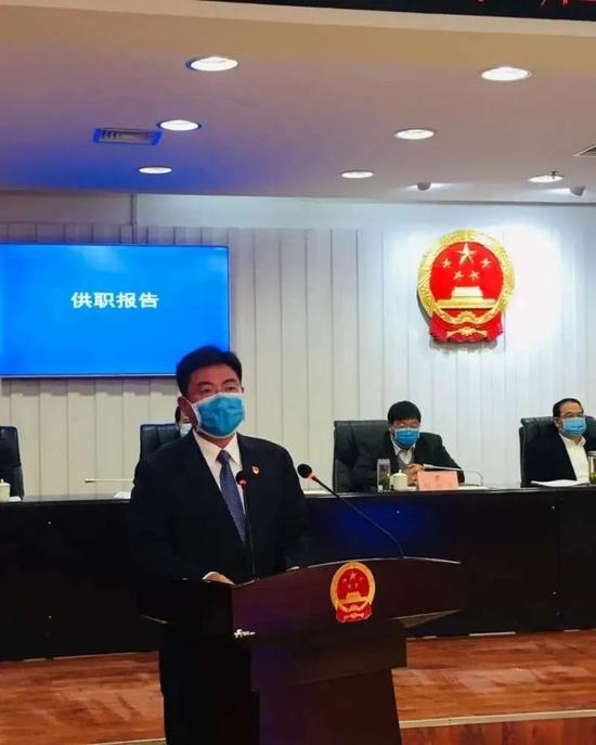 26日,刘建武作供职报告