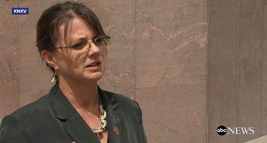 美国一儿童未接种疫苗发高烧 引警察持枪强闯家门