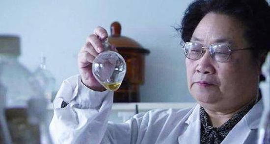 屠呦呦6月17日,新华社发布屠呦呦团队最新重磅研究成果,很快在网络刷屏。