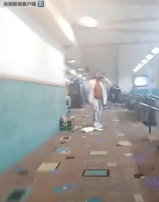 现场画面(图片来自英国《镜报》)
