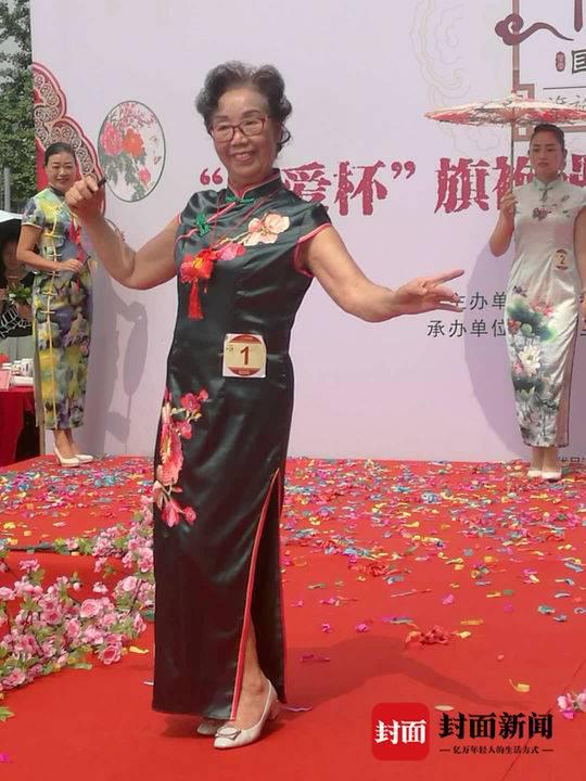 79岁老太爱时尚爱走秀:宁做老妖婆不做老太婆(图)