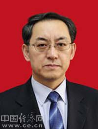 曹宇,男,汉族,1963年出生,山东蓬莱人,经济学博士。