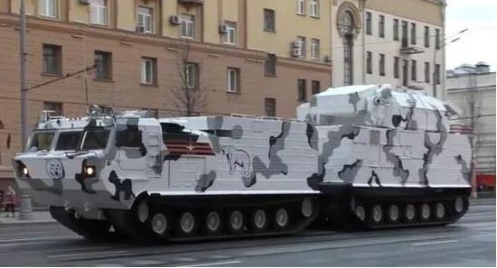 DT-30PM极地全地形车牵引的“道尔-M2DT”自行防空导弹系统。