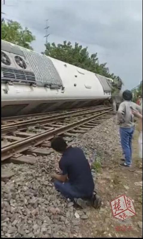 武汉地铁7号线列车疑测试时翻车 列车尚未交付