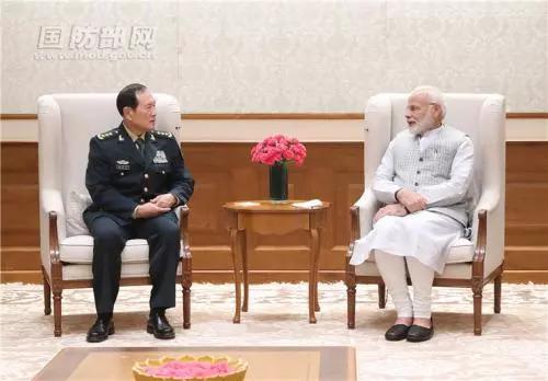 ▲8月21日下午，印度总理莫迪在新德里会见了到访的中国国务委员兼国防部长魏凤和。李晓伟 摄
