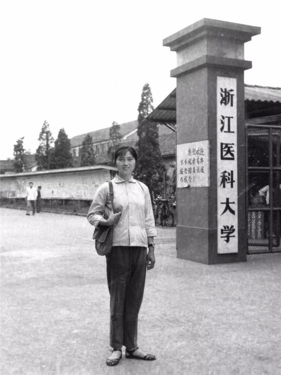 ·1970年，李兰娟进入浙江医科大学（现浙江大学医学院）学习。
