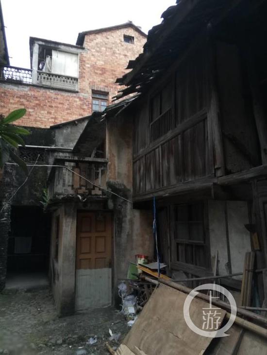 ▲棚户区楼房破旧不堪,安全隐患严重。摄影/上游新闻记者 时婷婷