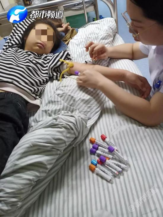 今年3月18日,家人带依喆复查时被告知“孩子病情加重了,必须尽快做移植!”