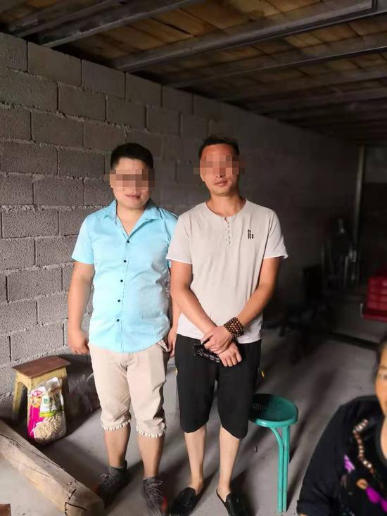 ↑汪大姐的養子小李(右)和親生兒子小劉(左)
