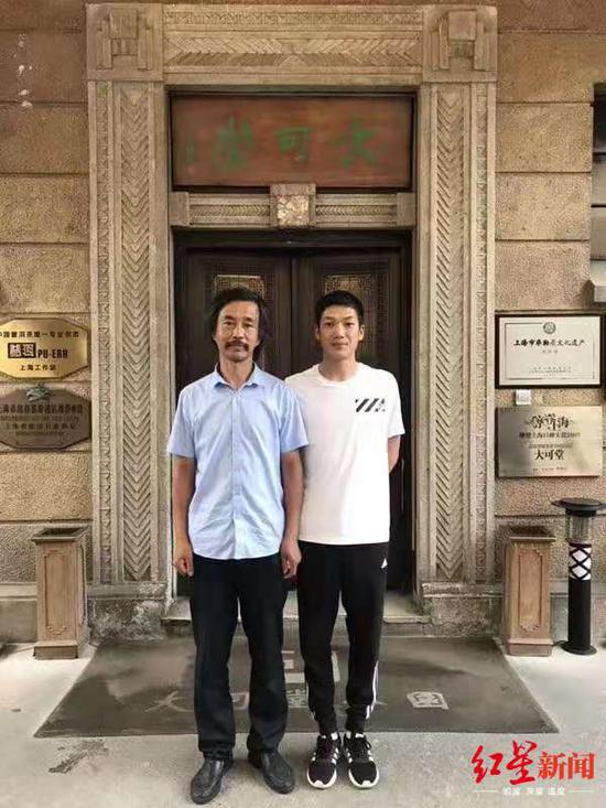 “流浪大师”沈巍回应结婚传言:30多年前心动过