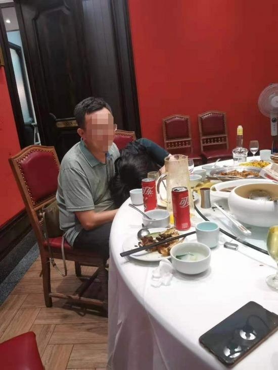 酒桌照片(受访人供图)