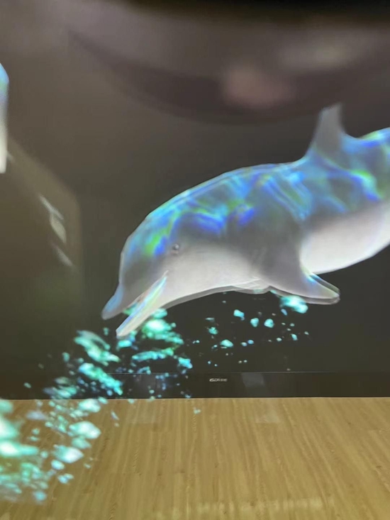 张明见的海底虚拟现实实验，她在为12月的竞赛做准备。