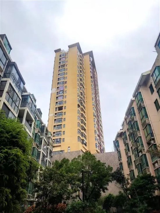 事发楼栋的西面