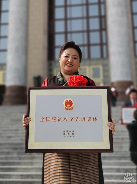 △全国脱贫攻坚先进集体获奖代表(总台央视记者范凯拍摄)
