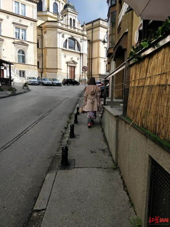 塞尔维亚失联成都女子与父亲相见!