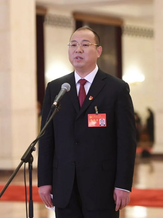 2017年10月，蔡松涛在十九大“党代表通道”上接受采访。