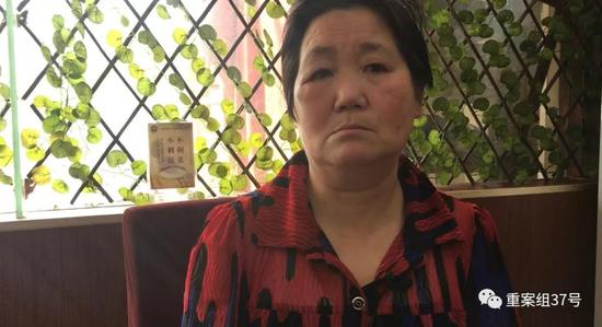 ▲2018年4月，王秀娥回忆自己遭受非法拘禁的情形。