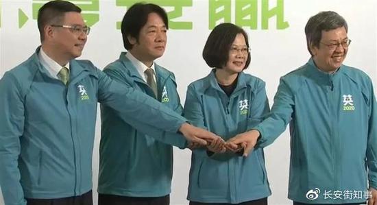 “蔡赖配”后,赖的表情亮了。图源:中时电子报
