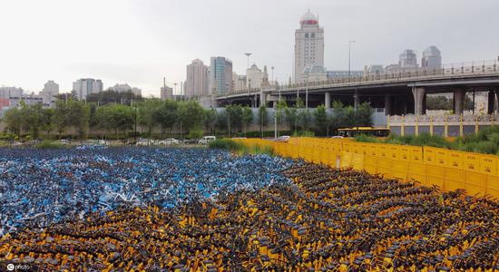 哈尔滨:千辆单车停放不当 集中处理形成“坟场”