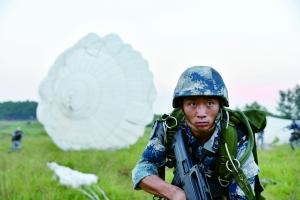 把坤坤戳到别人的桃子里面