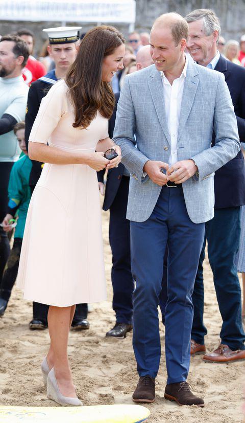 凯特在和威廉王子单独出席活动时，偶尔还是会选择穿坡跟鞋。