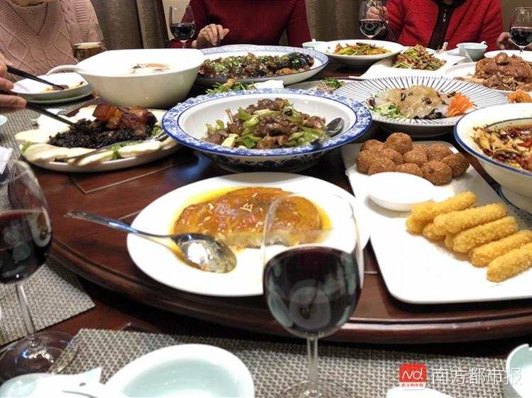 大年初三,郓城县的“开明儿”宴席(即订婚宴)