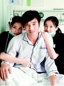 图为：邓建强准备接受心脏移植