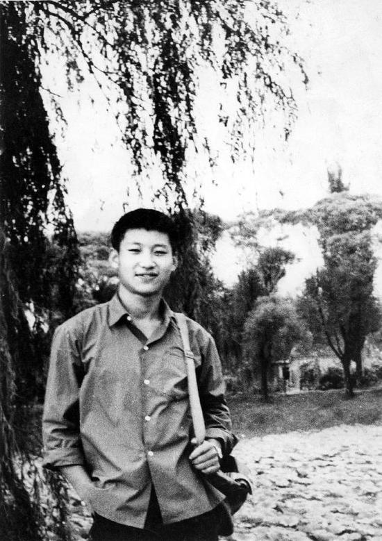 1972年,插队回京探亲时的习近平(资料图)