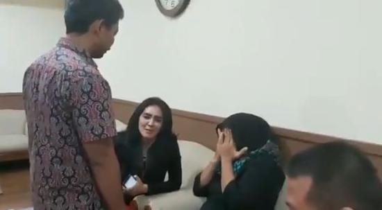 印尼女子悄悄录下领导的性骚扰通话 因此被送监狱