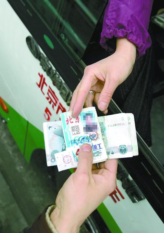 已淡出视线的公交月票 视觉中国供图