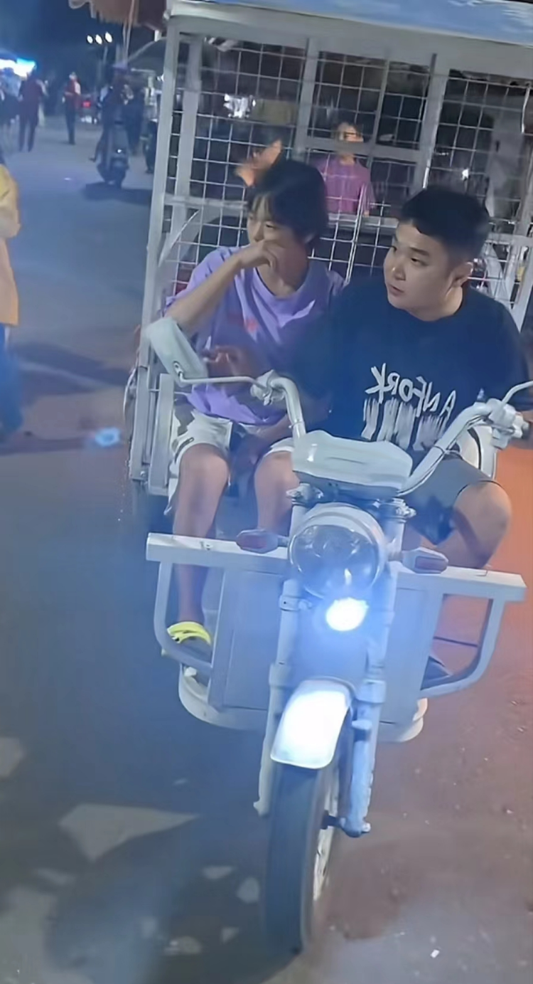 全紅嬋坐著三輪車出行。網絡圖