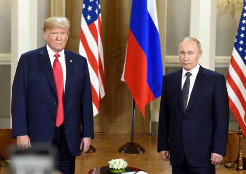 2018年7月16日，美国总统特朗普（左）和俄罗斯总统普京在芬兰首都赫尔辛基举行会晤。 新华社发