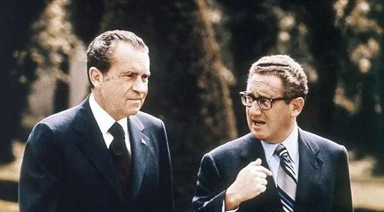 当年的基辛格（右）与尼克松