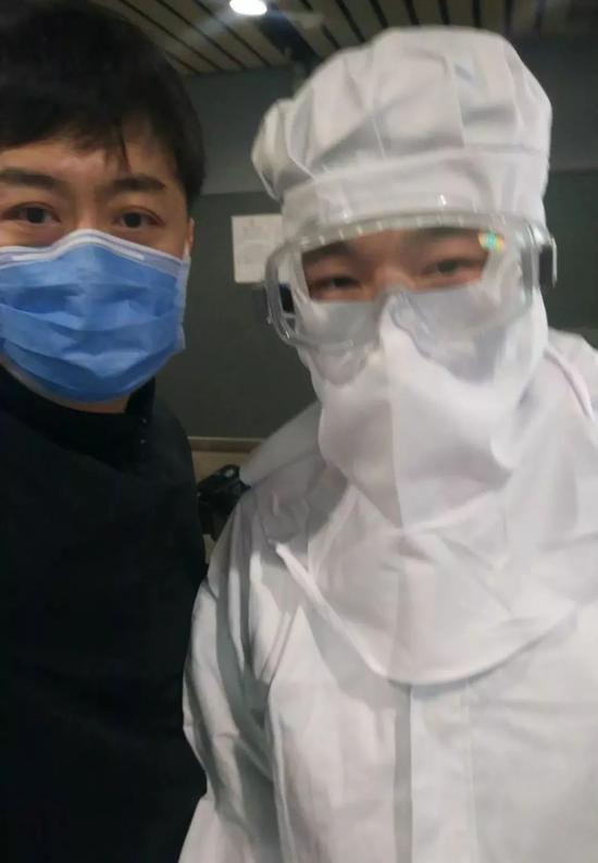 勇敢前行致敬战斗在防疫前线的记者同行们